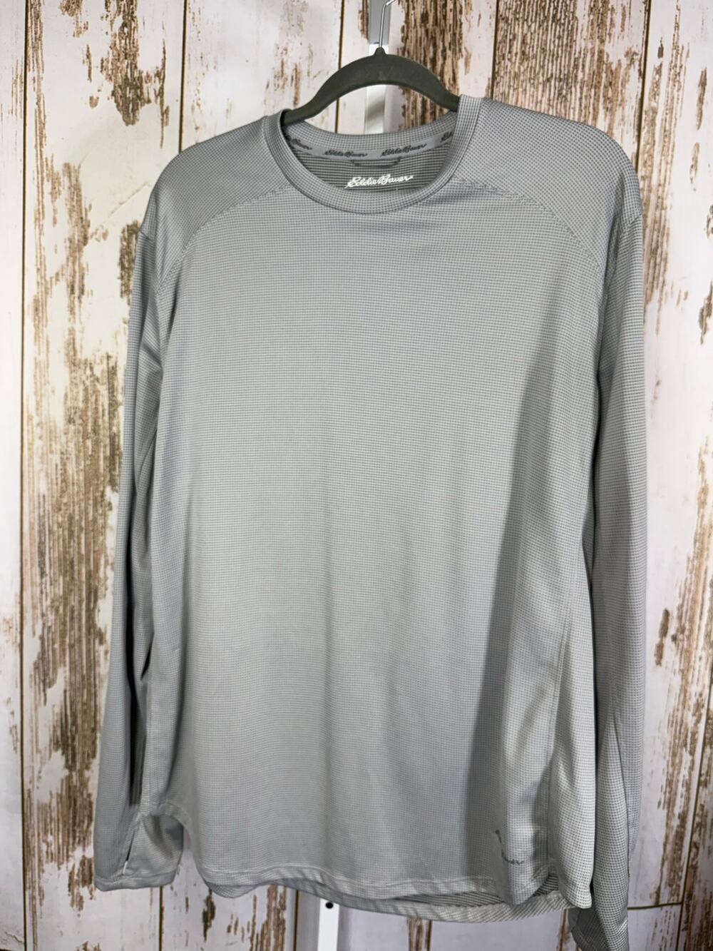 Eddie Bauer, Free Dry Long Sleeve Shirt. Size Large. Excellent condition!
